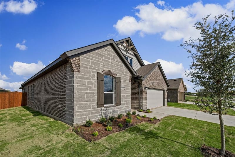 806 Silverleaf Drive, Ennis TX 75119 - Photo 4