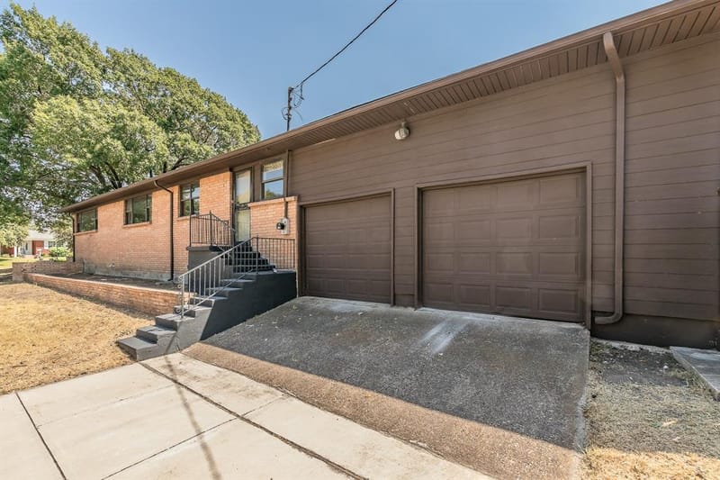 2900 Ryan Place Drive, Fort Worth TX 76110 - Photo 4