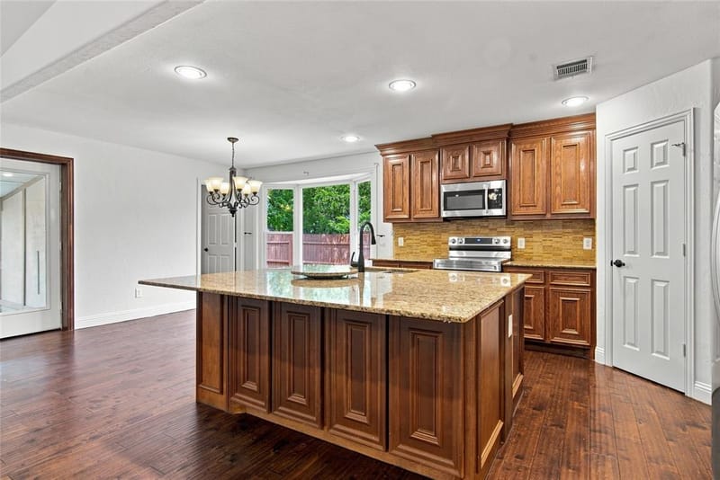 815 National Drive, Irving TX 75060 - Photo 12
