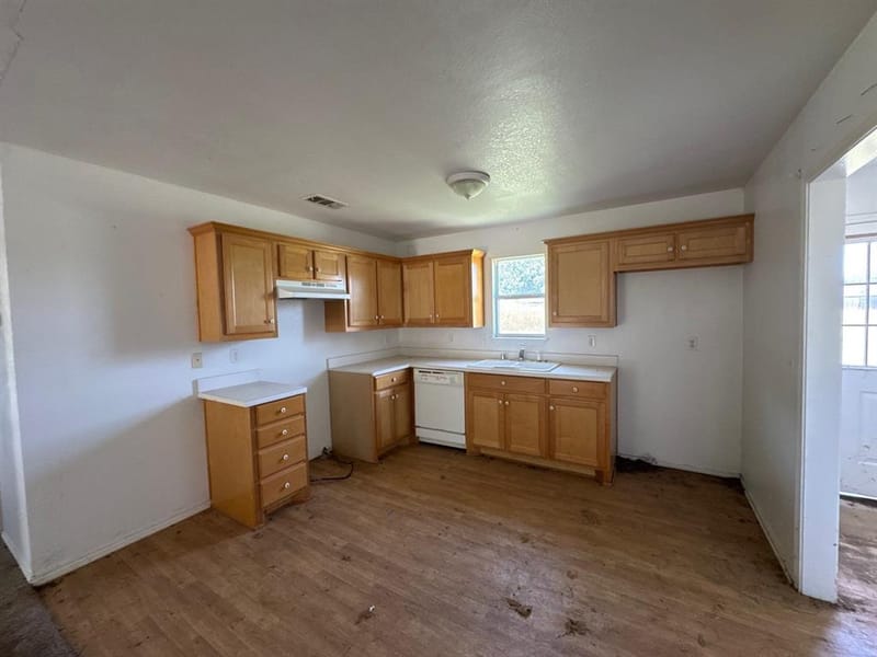 605 Oldham Street, Bonham TX 75418 - Photo 6