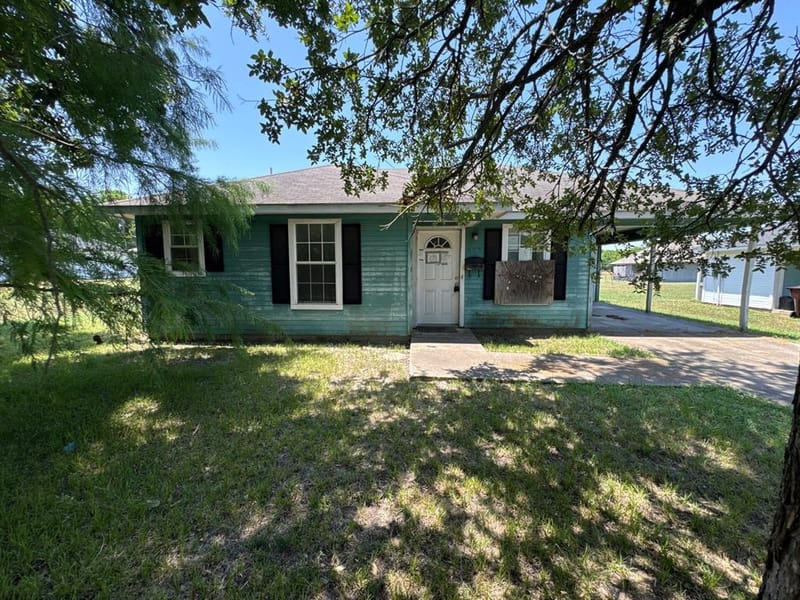 605 Oldham Street, Bonham TX 75418