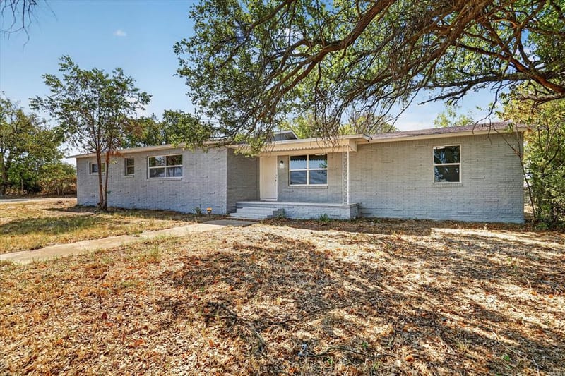1225 W Belknap Street, Jacksboro TX 76458 - Photo 2