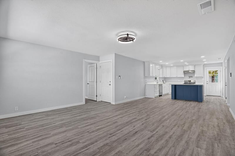 1225 W Belknap Street, Jacksboro TX 76458 - Photo 3