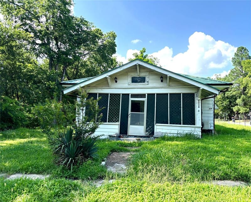 504 Brown Avenue, Paris TX 75460
