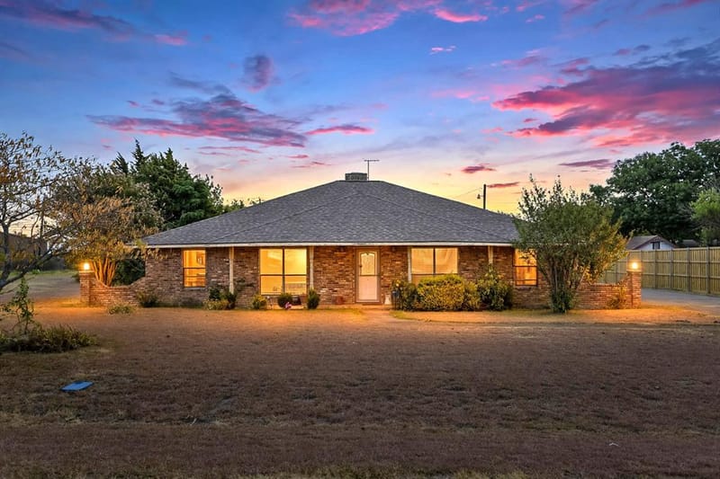 514 Sunflower Street, Red Oak TX 75154