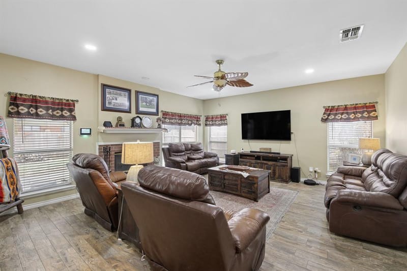 3039 Bosswood Court, Grand Prairie TX 75052 - Photo 9
