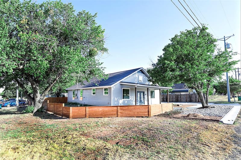 202 Strong Street, Bowie TX 76230 - Photo 2