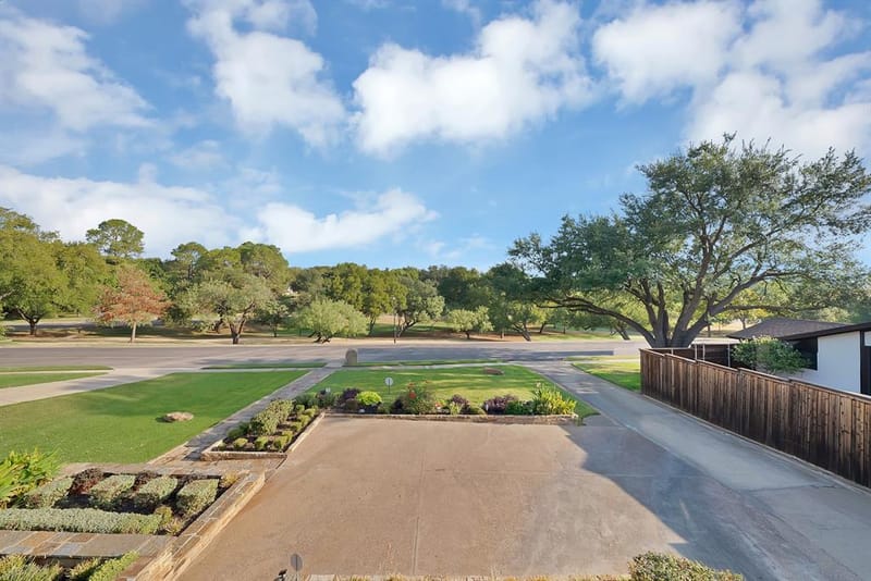 306 E Rochelle Boulevard, Irving TX 75062 - Photo 27