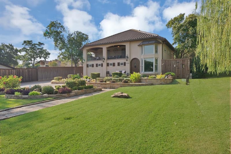 306 E Rochelle Boulevard, Irving TX 75062 - Photo 2