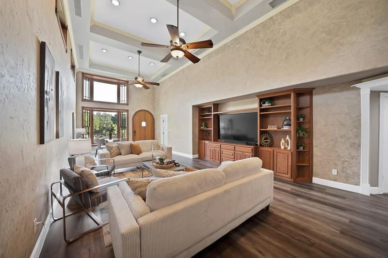 306 E Rochelle Boulevard, Irving TX 75062 - Photo 6