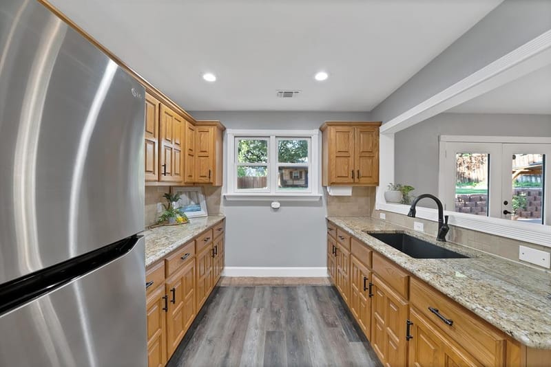 306 E Rochelle Boulevard, Irving TX 75062 - Photo 12