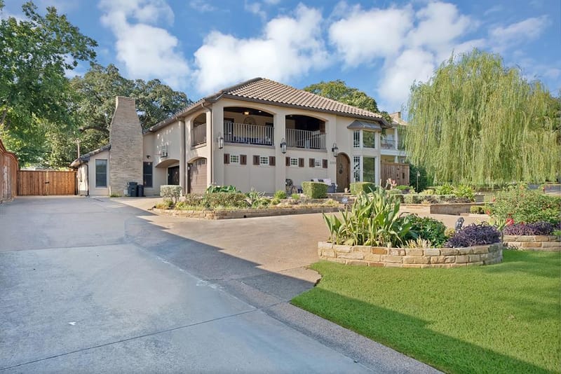 306 E Rochelle Boulevard, Irving TX 75062 - Photo 3