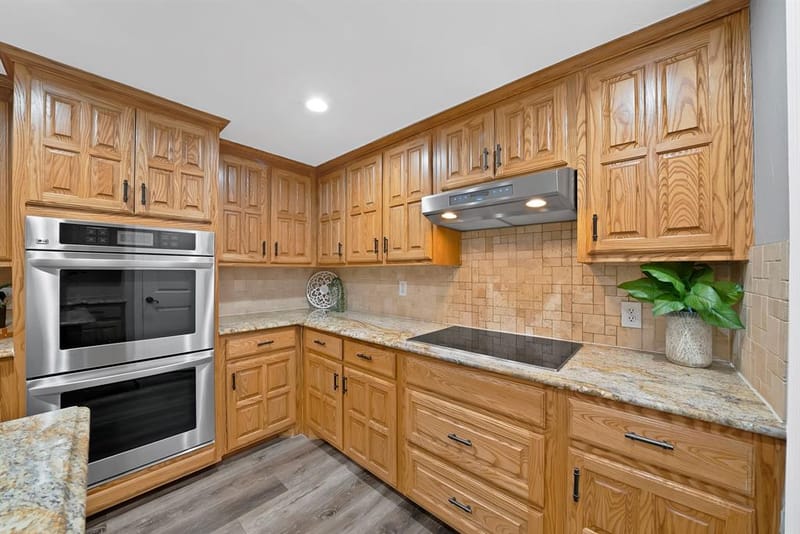 306 E Rochelle Boulevard, Irving TX 75062 - Photo 10