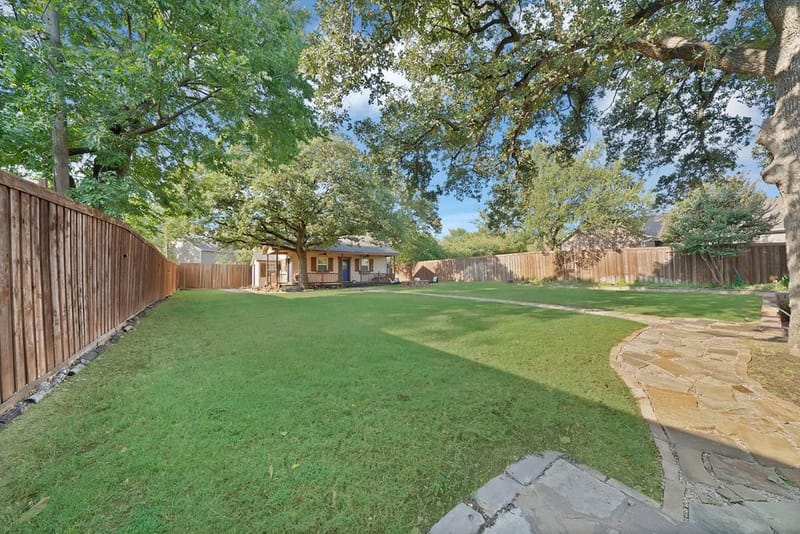 306 E Rochelle Boulevard, Irving TX 75062 - Photo 31