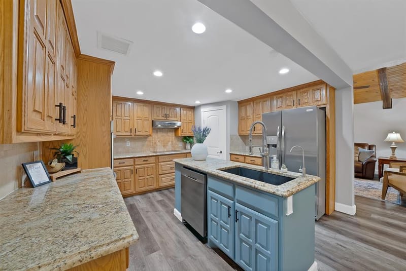 306 E Rochelle Boulevard, Irving TX 75062 - Photo 8