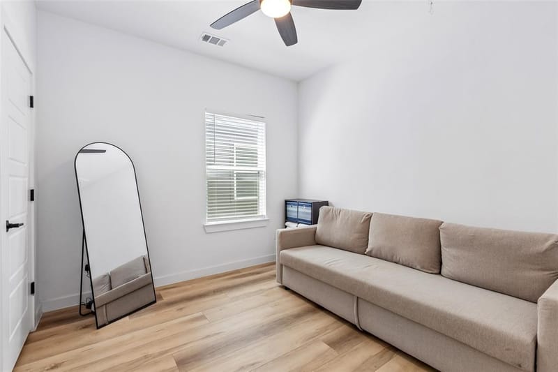 2225 Bethurum Avenue, Dallas TX 75215 - Photo 11