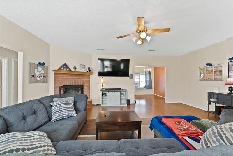 4925 Saint Thomas Place, Fort Worth TX 76135 - Photo 6