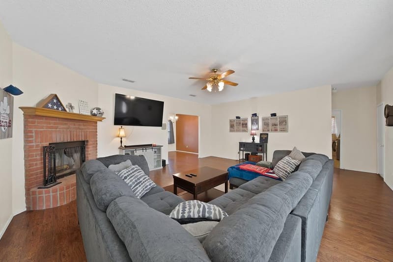 4925 Saint Thomas Place, Fort Worth TX 76135 - Photo 10