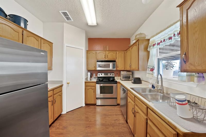 4925 Saint Thomas Place, Fort Worth TX 76135 - Photo 18
