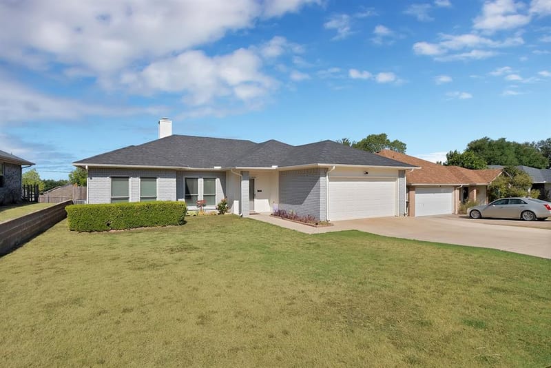 4925 Saint Thomas Place, Fort Worth TX 76135 - Photo 4