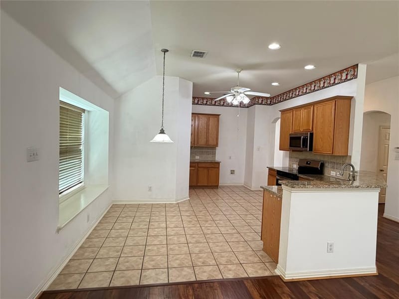 7806 Quiet Waters Drive, Arlington TX 76016 - Photo 9