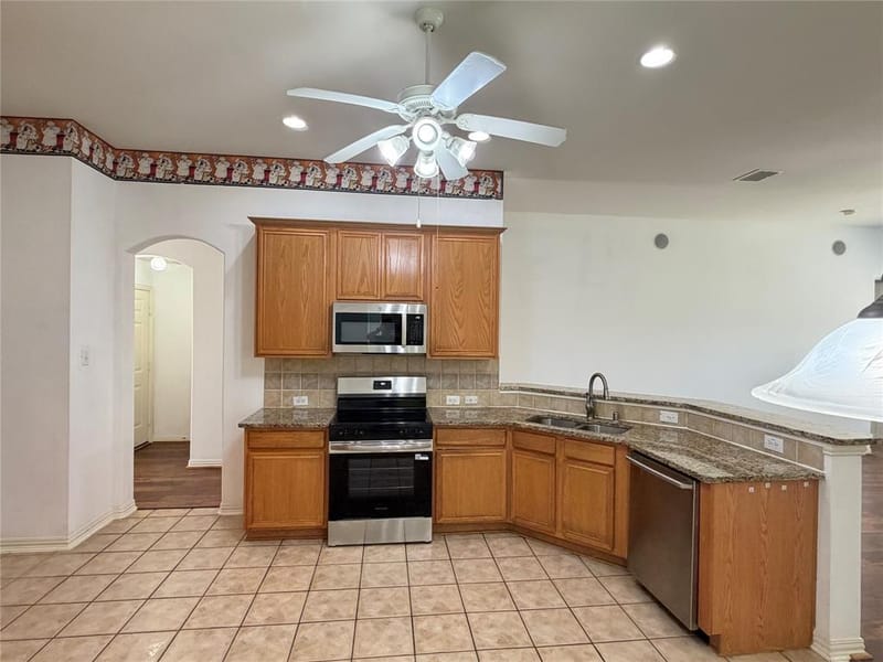 7806 Quiet Waters Drive, Arlington TX 76016 - Photo 10