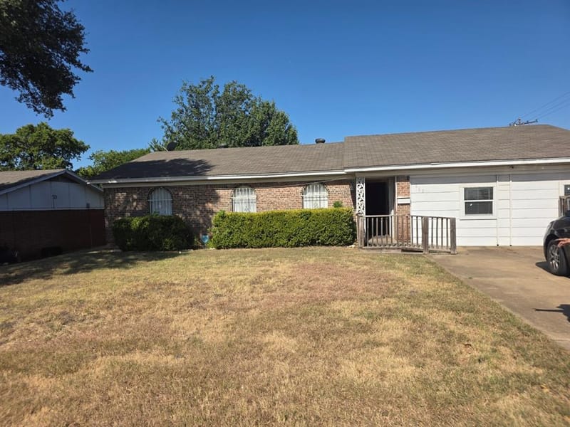 6600 Robindale Road, Forest Hill TX 76140
