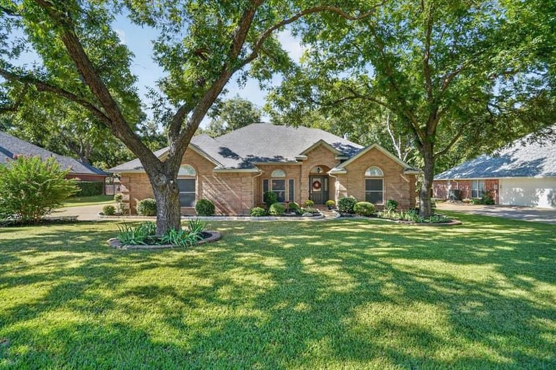 9216 Hanging Moss Drive, Granbury TX 76049 - Photo 3