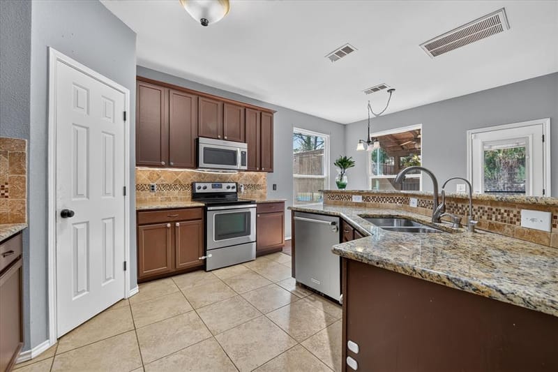 1515 Nightingale Lane, Corinth TX 76210 - Photo 5