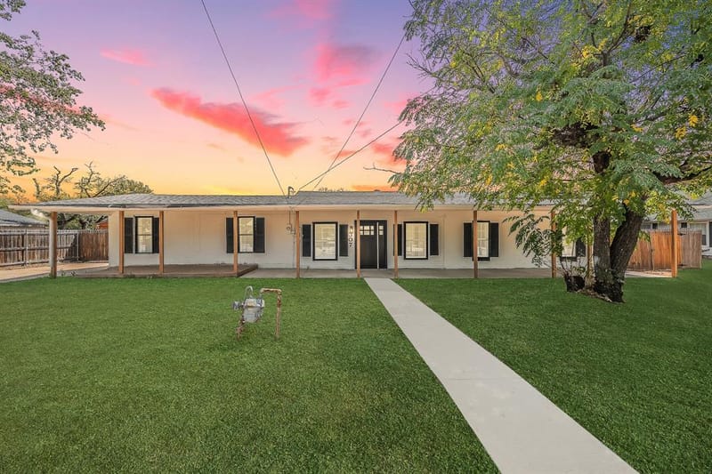 307 Ross Avenue, Glen Rose TX 76043