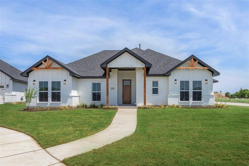200 Cliff Court, Godley TX 76044