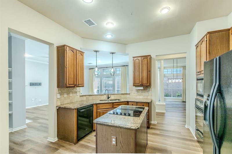3107 Lake Oak Drive, Arlington TX 76017 - Photo 7