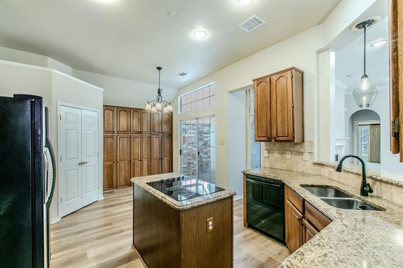 3107 Lake Oak Drive, Arlington TX 76017 - Photo 9