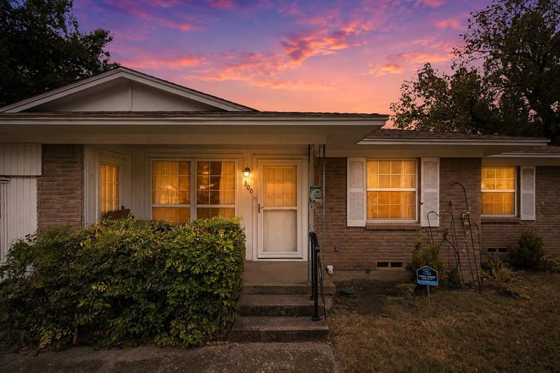 300 Parkwood Place, Lewisville TX 75067 - Photo 2