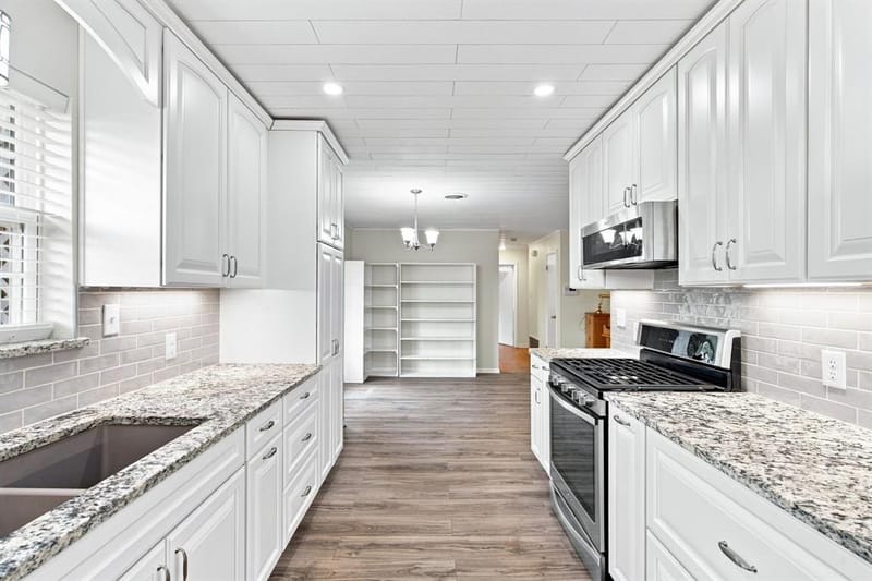 300 Parkwood Place, Lewisville TX 75067 - Photo 6