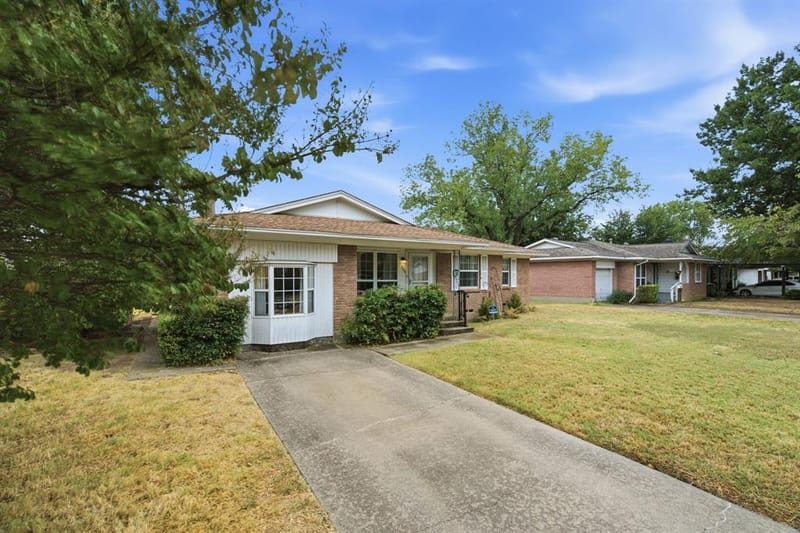300 Parkwood Place, Lewisville TX 75067 - Photo 32