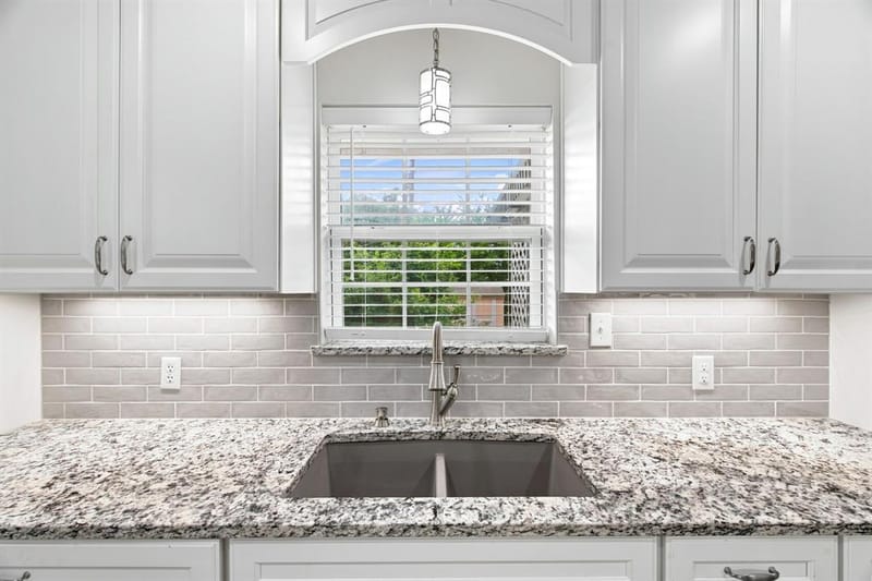 300 Parkwood Place, Lewisville TX 75067 - Photo 5