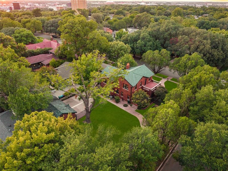 2127 Pembroke Drive, Fort Worth TX 76110 - Photo 3
