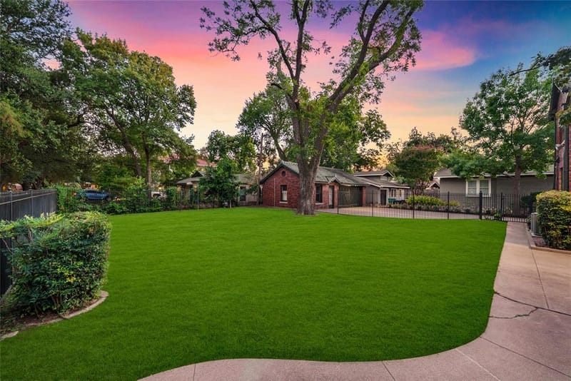 2127 Pembroke Drive, Fort Worth TX 76110 - Photo 36