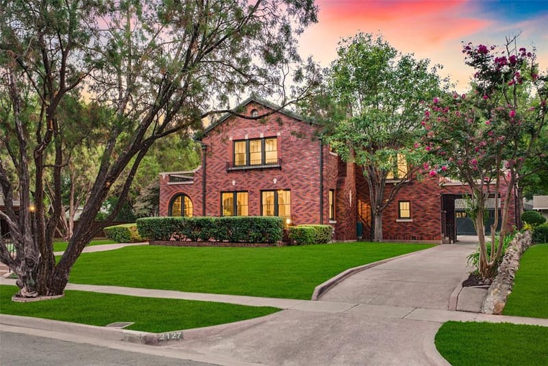 2127 Pembroke Drive, Fort Worth TX 76110