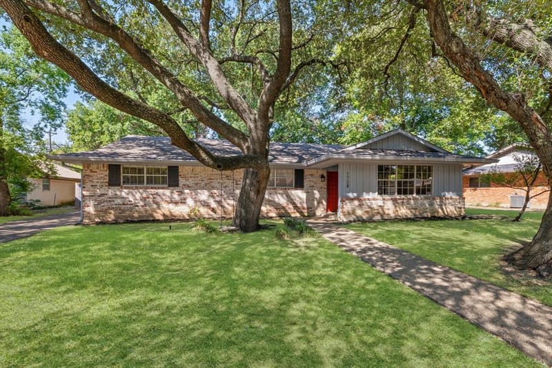 1728 Laurel Lake Drive, Waco TX 76710 - Photo 2
