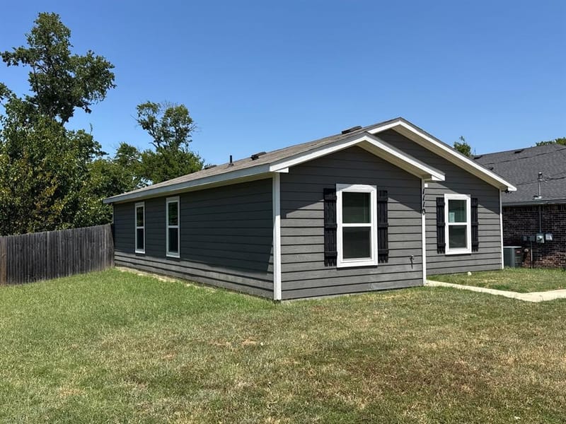 1110 Jones Street, Greenville TX 75401 - Photo 3
