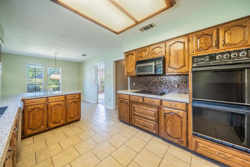 529 Winston Street, Grand Prairie TX 75052 - Photo 6