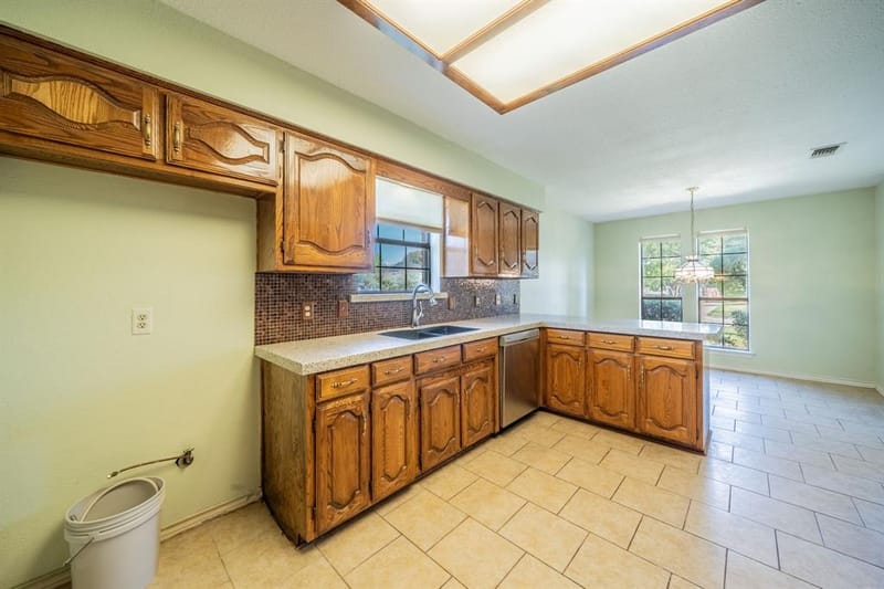 529 Winston Street, Grand Prairie TX 75052 - Photo 7