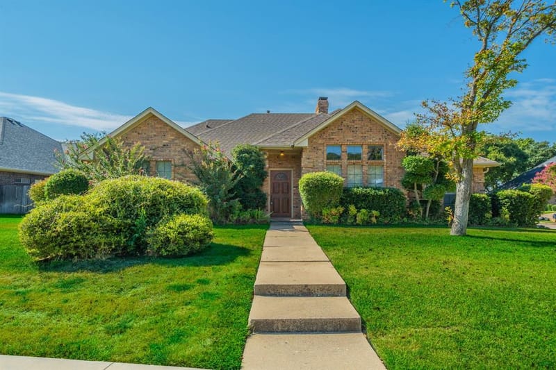 529 Winston Street, Grand Prairie TX 75052