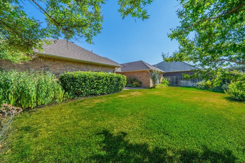 529 Winston Street, Grand Prairie TX 75052 - Photo 25
