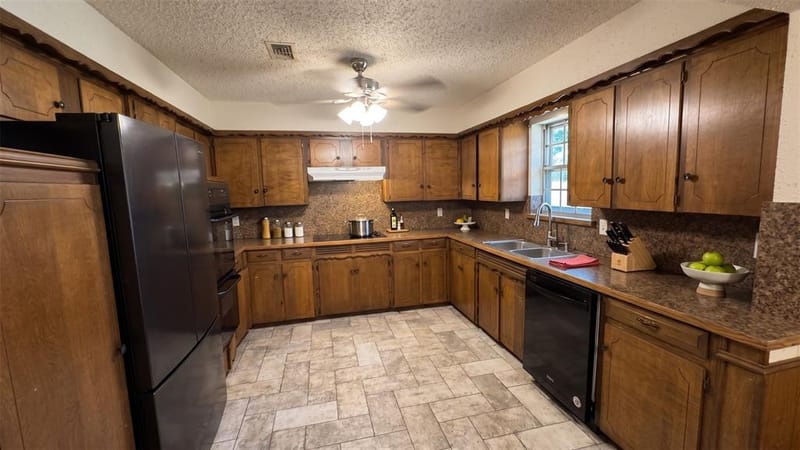 528 Marcus Drive, Lewisville TX 75057 - Photo 10