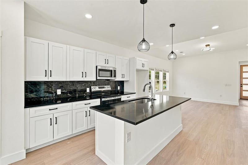2721 Sycamore Court, Granbury TX 76048 - Photo 8