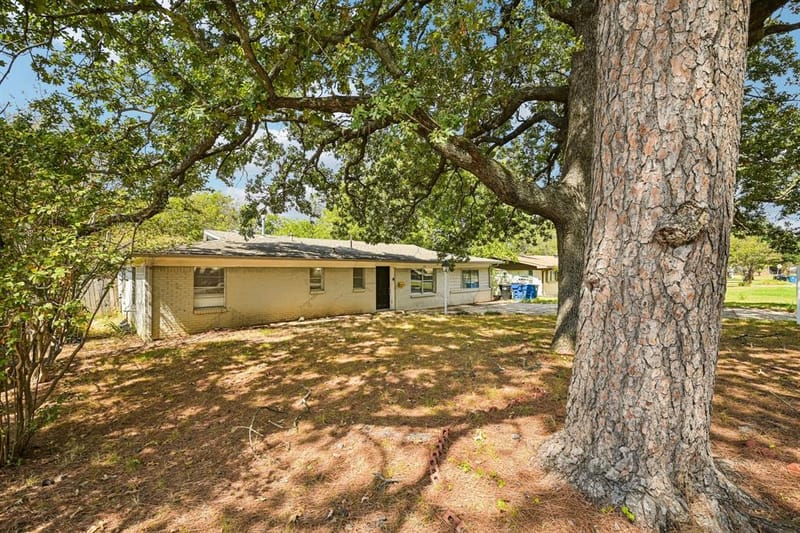 105 S Hickory Avenue, Denison TX 75020 - Photo 3