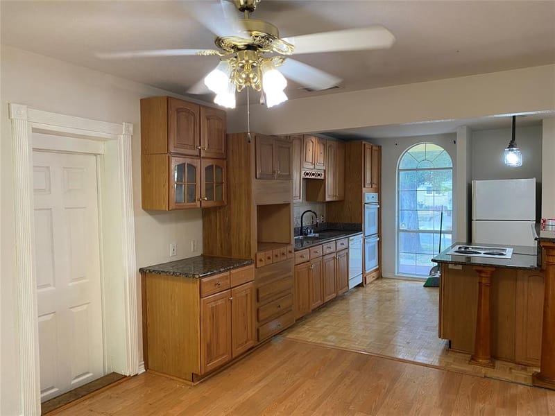 406 S Jefferson Street S, Irving TX 75060 - Photo 9